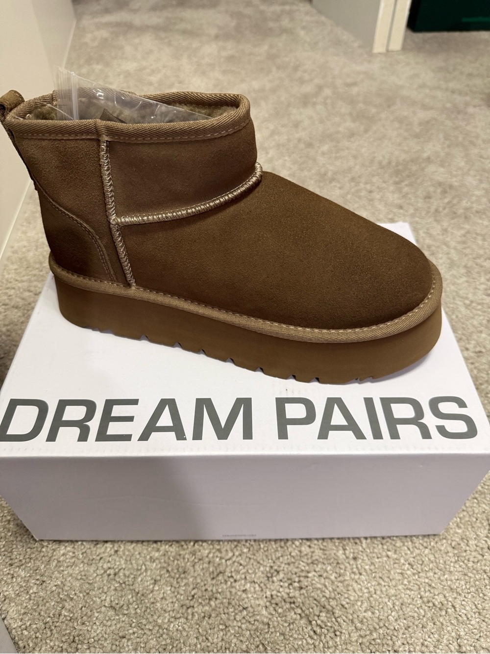 Dream Pairs color Taupe - size 8 never worn